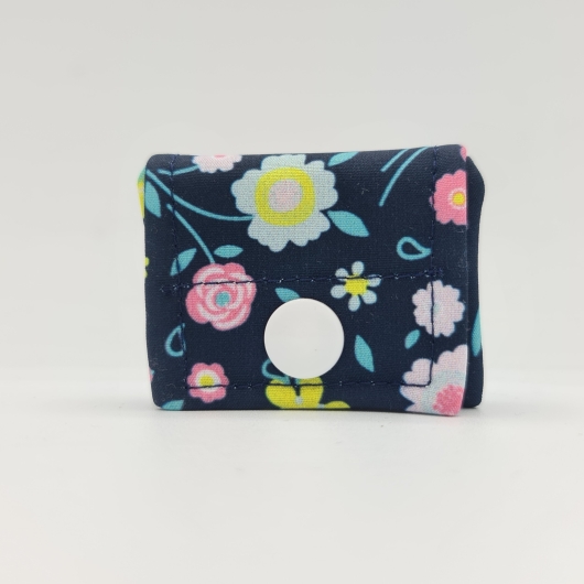 Markensafe dunkelblau mit Streublumen